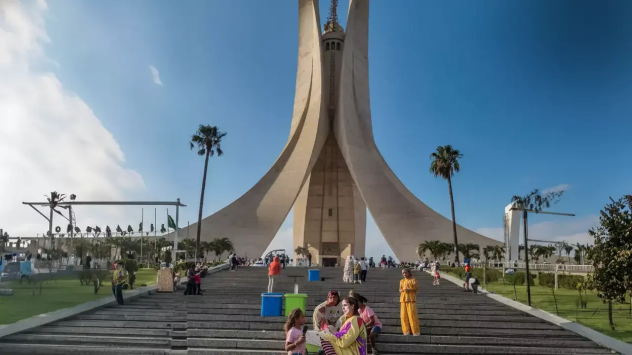 الجزائر العاصمة تحجز المركز الخامس عالمياً في السياحة مع تدفق مليارات الدولارات وتأثيرها على السوق العربية